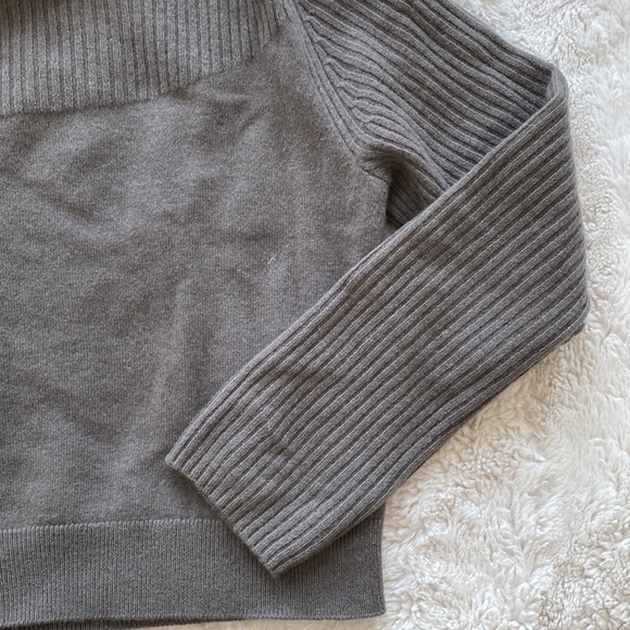 Cashmere Turtle Neck Cropped Sweater - Picture 2 of 4